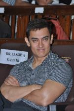 Aamir Khan at Kem Hospital in Mumbai on 27th Jan 2013 (26).JPG